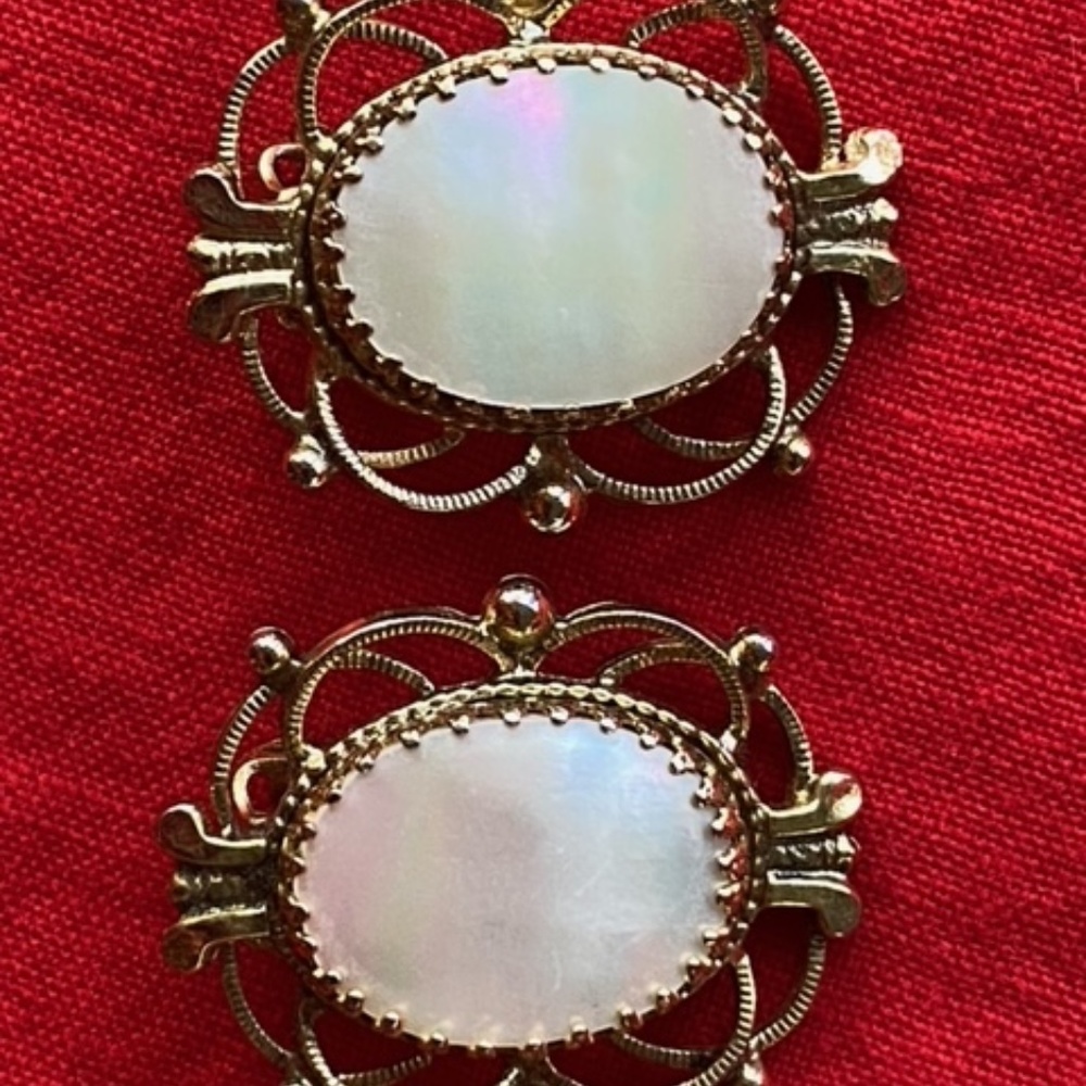 Vintage Whiting & Davis Mother of Pearl clip on earrings